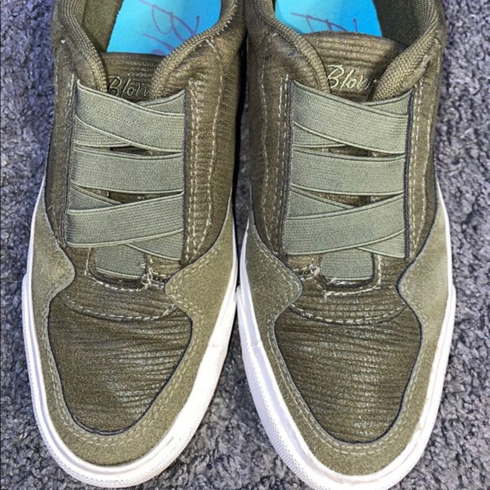 Women’s shoes